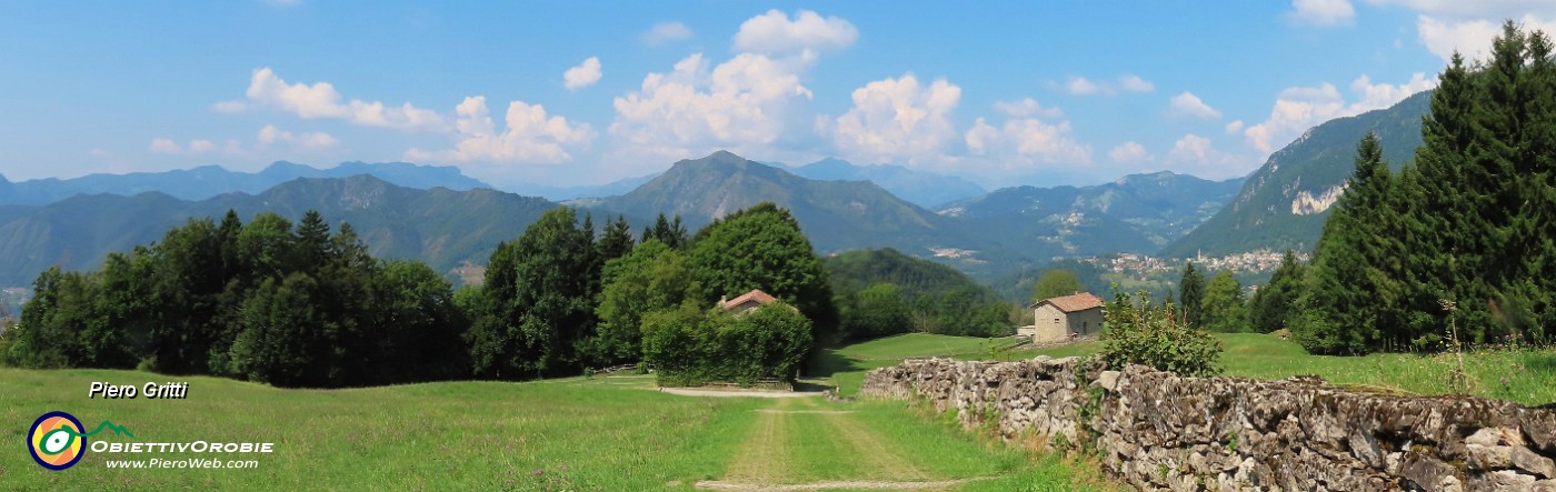 65 Vista panoramica sulle Stalle d'Aral.jpg